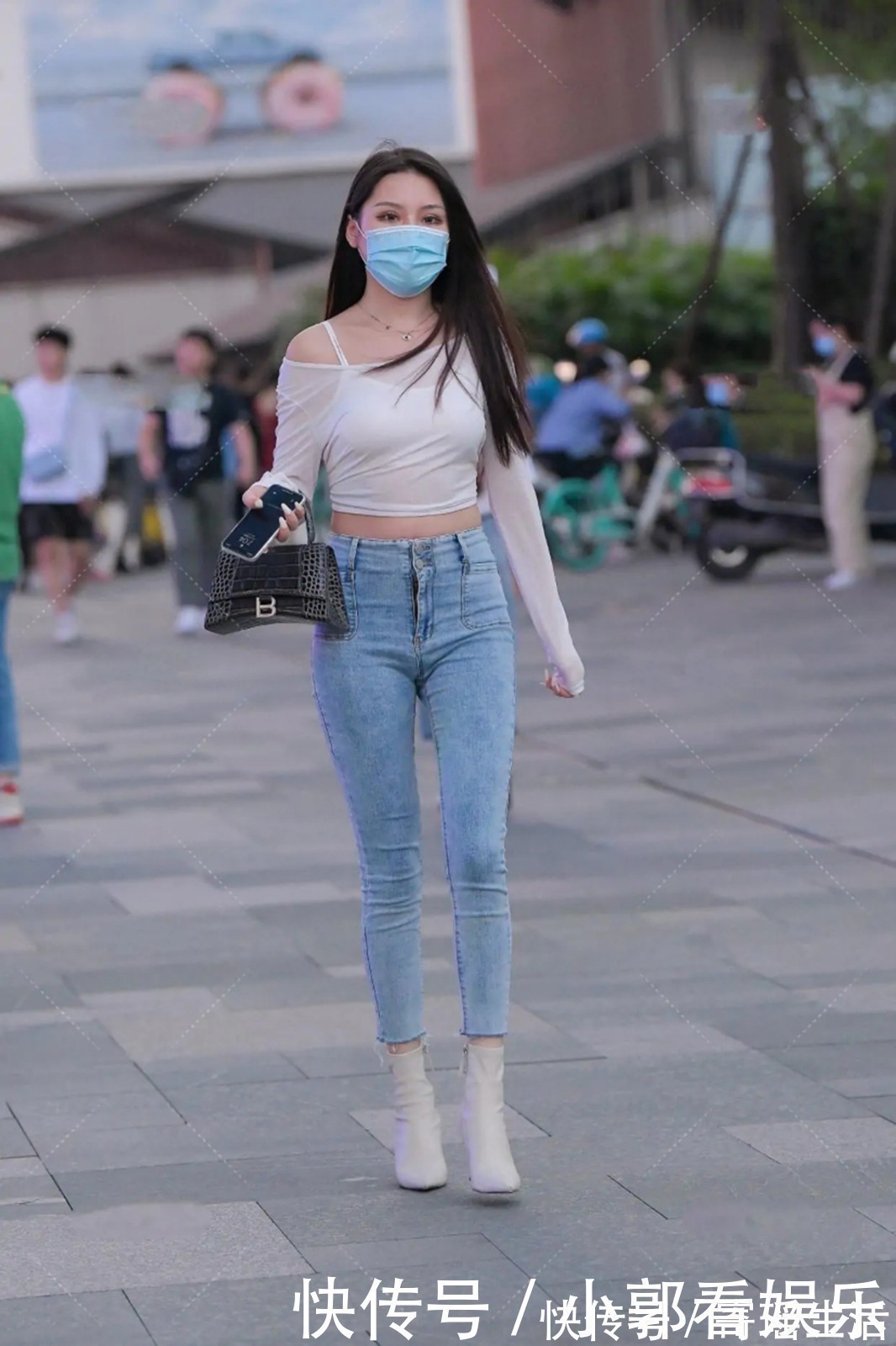 时尚 一字斜肩+牛仔裤穿搭,简单出众,轻松美出时尚感!