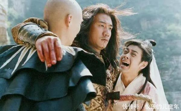 乔峰跳崖后,为何没人下去找?段誉的一个小动作暴露了内心想法