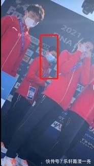 观众|太过分了!全红婵上台领奖,有观众让她摘掉口罩,红姐2个字回应