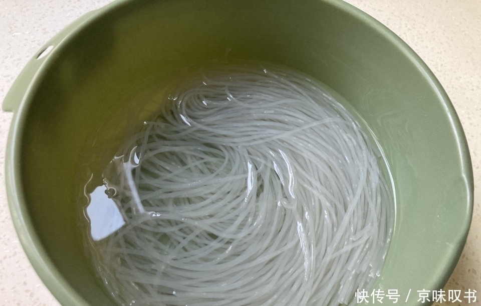 秋天|秋天此菜每周吃二次，清爽可口有筋道，简单省事，上桌就光盘