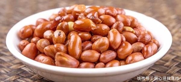 下酒菜|炒花生米时,直接下锅就废了,多加一步,花生更香脆,还不回潮
