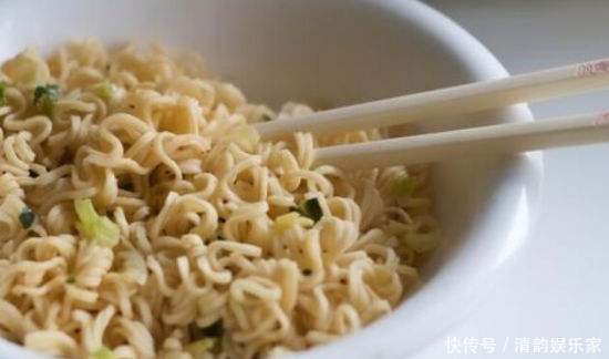 热量|不论男女,减肥期间别碰4种食物,热量比较高,吃3种食物才减肥