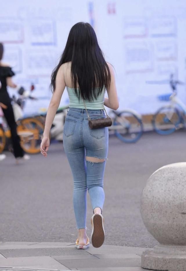 有些另类的“破洞裤”，时髦青春又减龄，重新焕发了新春！