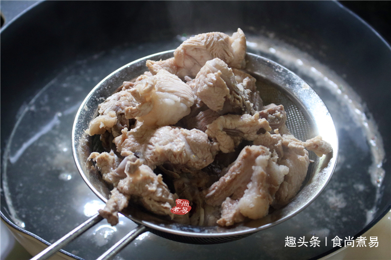 利湿安神|秋季气候干燥,不妨多煲此款汤水给家人喝,利湿安神助睡眠