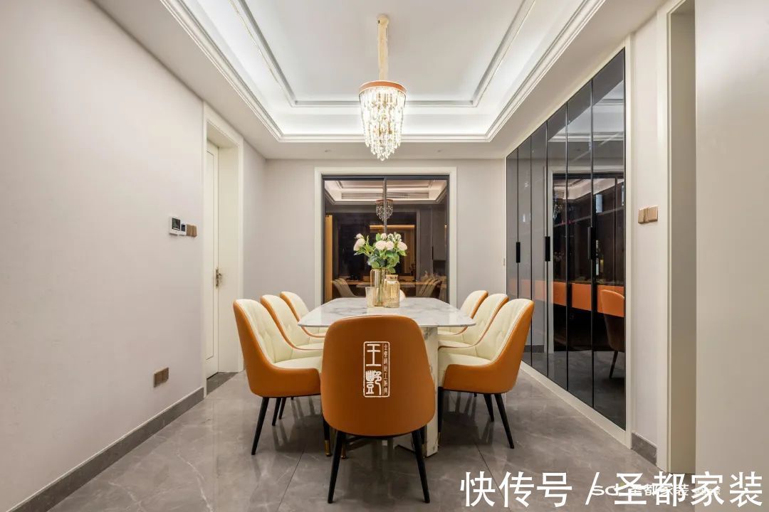 爱马仕|139平4室大户型装修实景效果图,客餐厅开放式布局宽敞大气