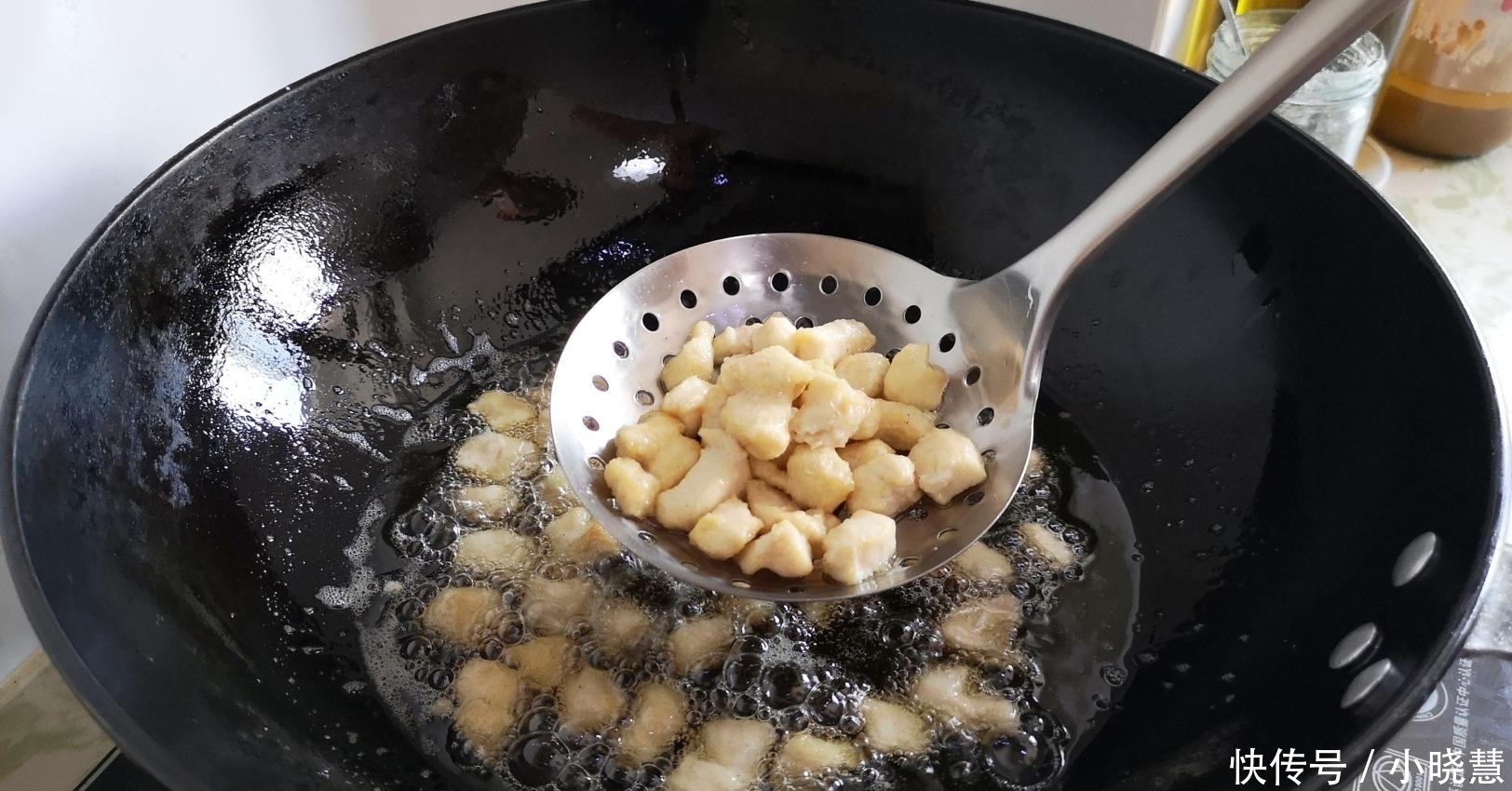 花生米|1块鸡胸肉, 1把花生米, 小媳妇往锅里一丢, 下酒又下饭, 一大盘不够吃
