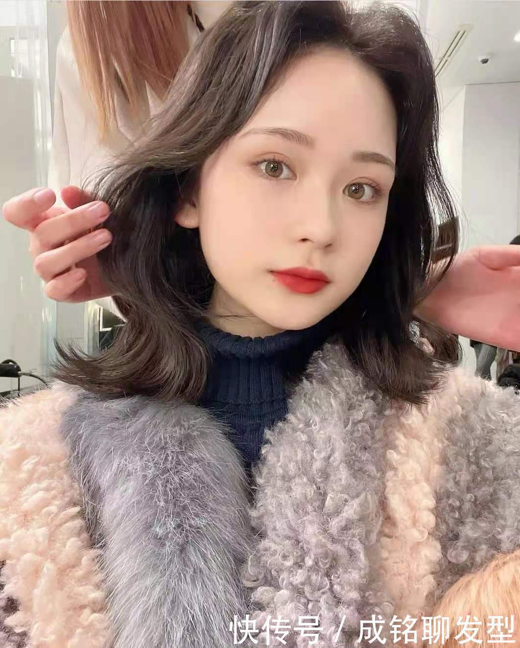 刘海|2021最火的“鱼尾烫”锁骨发，适合圆脸方脸女士，简约时尚又高级