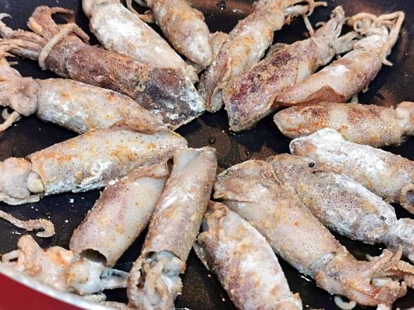  翘首以待|小管鱿鱼当水饺，煎出不一样的冰花来，翘首以待佳肴