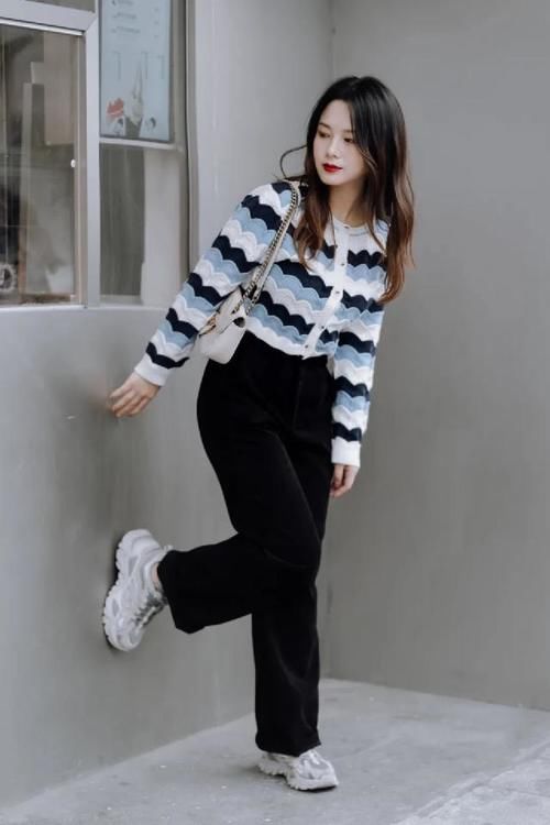 毛衣 + 阔腿裤，冬天这样穿才洋气