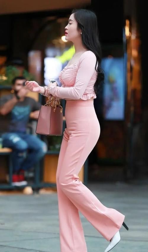 衣裤|粉红色打底裤搭配时尚上衣，甜美好看，快来看看