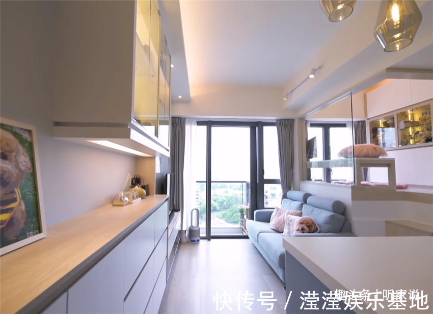 悬柜|香港90后夫妻买下35㎡小家，利用3米层高做书房，一层当两层