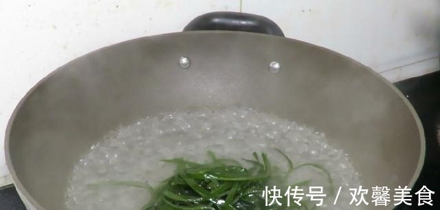 鸡蛋|海带最好吃的做法，一次秘制一盘，5分钟就搞定，太香了