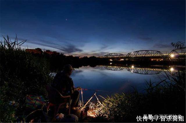 晚春时节鱼好钓，夜钓更比白天强，牢记这几招，狂拉大鱼很容易