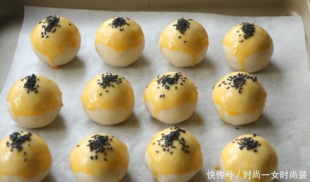 外面一个要8块钱,自己在家做好吃无添加,咬一口酥得掉渣,太香