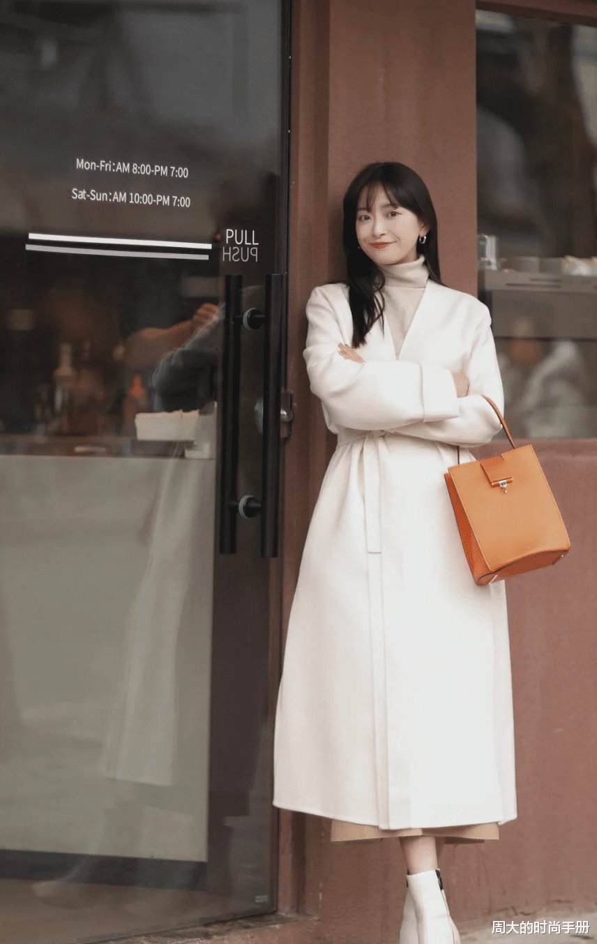 如何用穿搭来营造氛围感，四种节日聚会穿搭方式，不穿红色也能有节日感