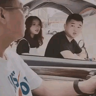 |搞笑GIF:这套动作真危险 到底是男的累还是女的累