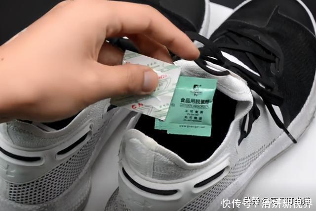 食品袋里的干燥剂别再扔掉了,留在家里实用又省钱,快告诉家人