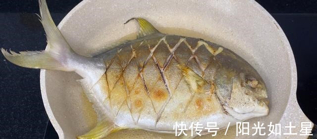 鲳鱼不会烧20年厨师教你做,鲜甜味美,简单还易学!