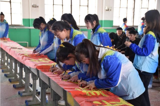 富民学校召开决战高考百日誓师大会