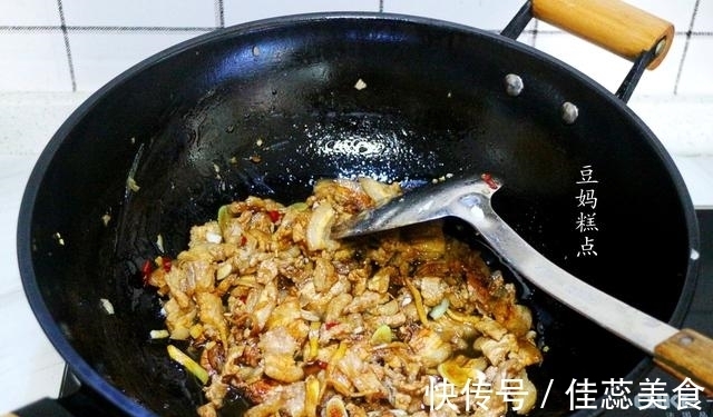 做法|教你干锅花菜的做法，学会隔三差五做，孩子也能吃饭香