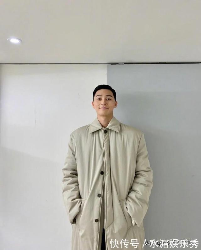 颧骨 40岁男人,尽量少留这3种“发型”!油腻显老,颜值高也hold不住