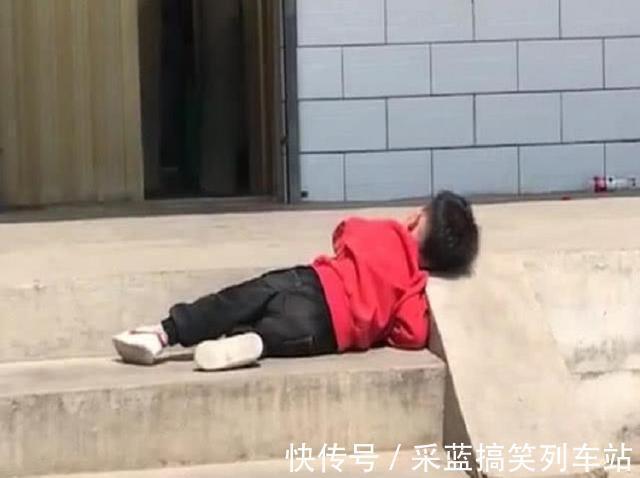 摩擦|抖音“接地气宝宝”火了,在地上摩擦:我妈已经3天没打我了