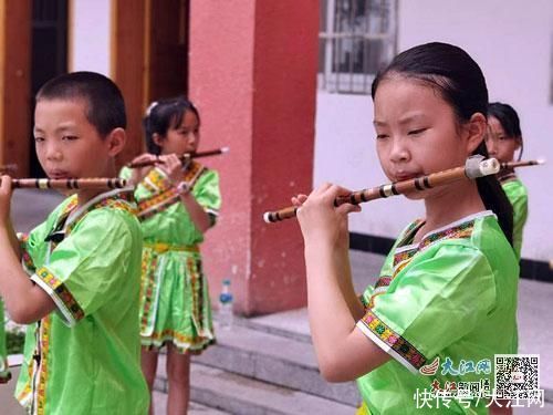 孩子们|泰和县90后乡村音乐教师创新推广竹笛 教孩子们演奏和制作