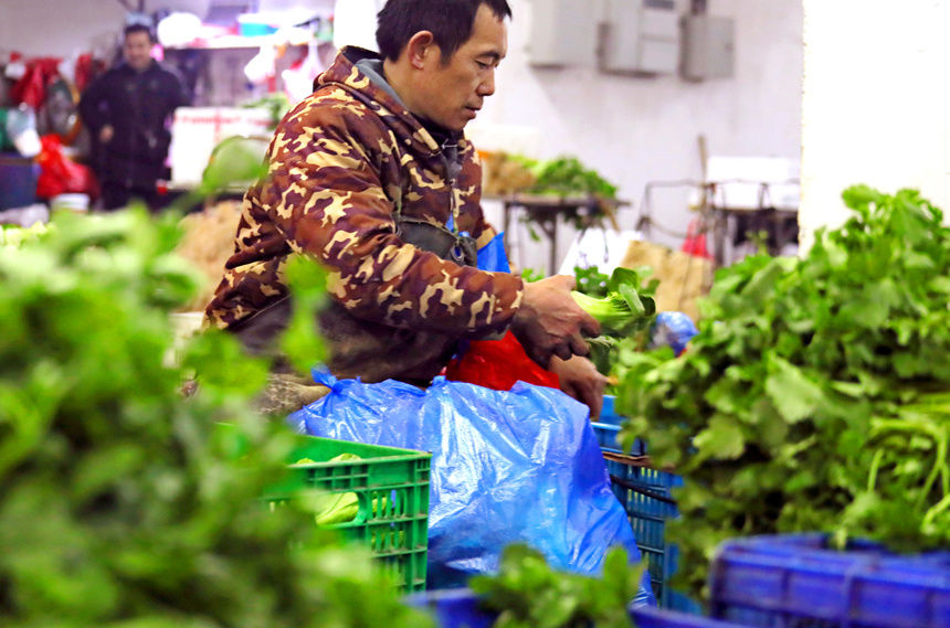 商贩们|江西宜丰：清晨贩菜人