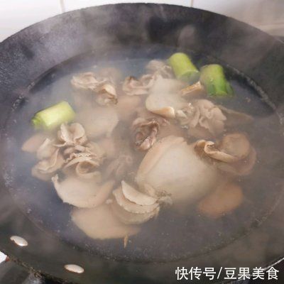 青菜炒蚌肉你这么做，好吃到停不下来