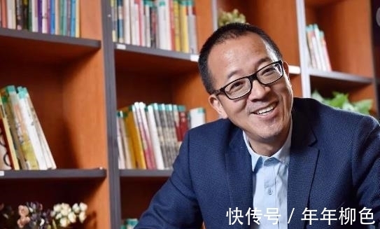 录取|他参加了3次高考才被录取, 追25个姑娘都被拒绝, 如今身价上百亿