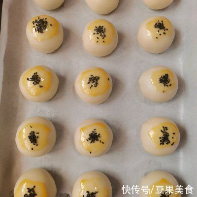 配方|零失败！私房专用配方！酥到掉渣的蛋黄酥