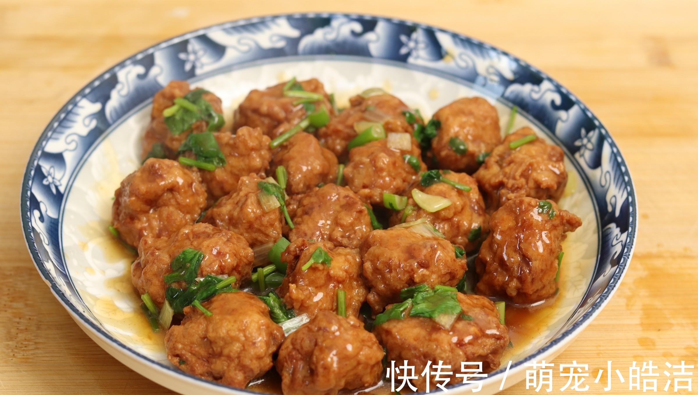 炸肉丸子,牢记“加2水,放3样”,丸子外酥里软,放凉也不硬