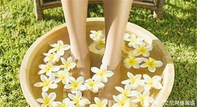 养生|揭秘:慈禧为了养生都做过什么?洗脚都要4个宫女伺候!