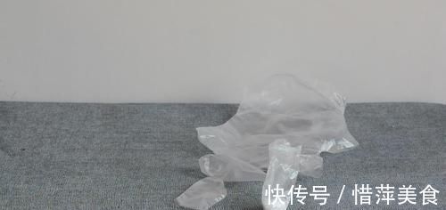 你家有一次性塑料手套吗?这个用途真厉害,解决了很多人的烦恼