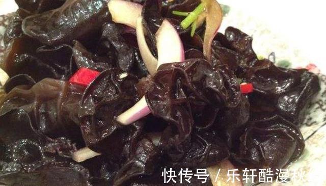 搅拌均匀|凉拌木耳如何做到香脆可口四川厨师长教你1招,好吃不过瘾