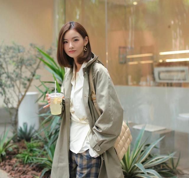 脸型|30岁女人适合“剪刘海”还是“中分”,主要看这4个地方,别选错