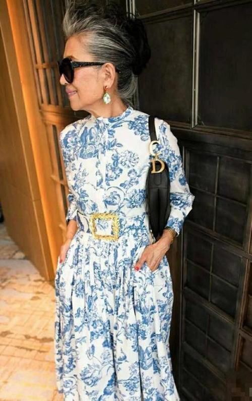 年纪大要学会优雅，看日本老太太时髦穿搭，每一套都是借鉴模板穿搭技巧＂奶奶辈＂的搭配模板