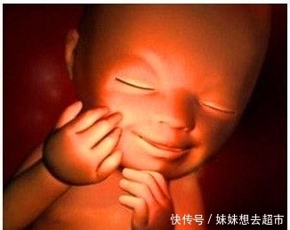 偷看|医生检查进行到一半时，大笑起来，孕妇偷看了一眼，乐了