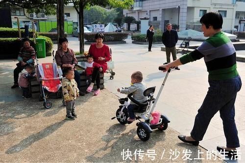 70后|新型啃老遇见对手,70后父母达成共识:不帮你带娃也不用你养老