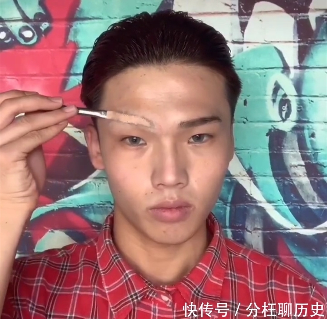 小丑|美妆博主有多厉害?小哥仿妆“小丑”,看到成品:墙都不服就服你