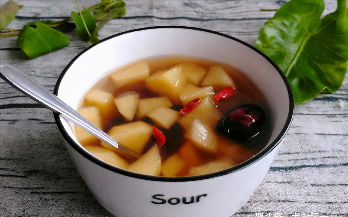 春天，红枣和苹果是绝配，每天早上来一碗，营养又减脂，真不错