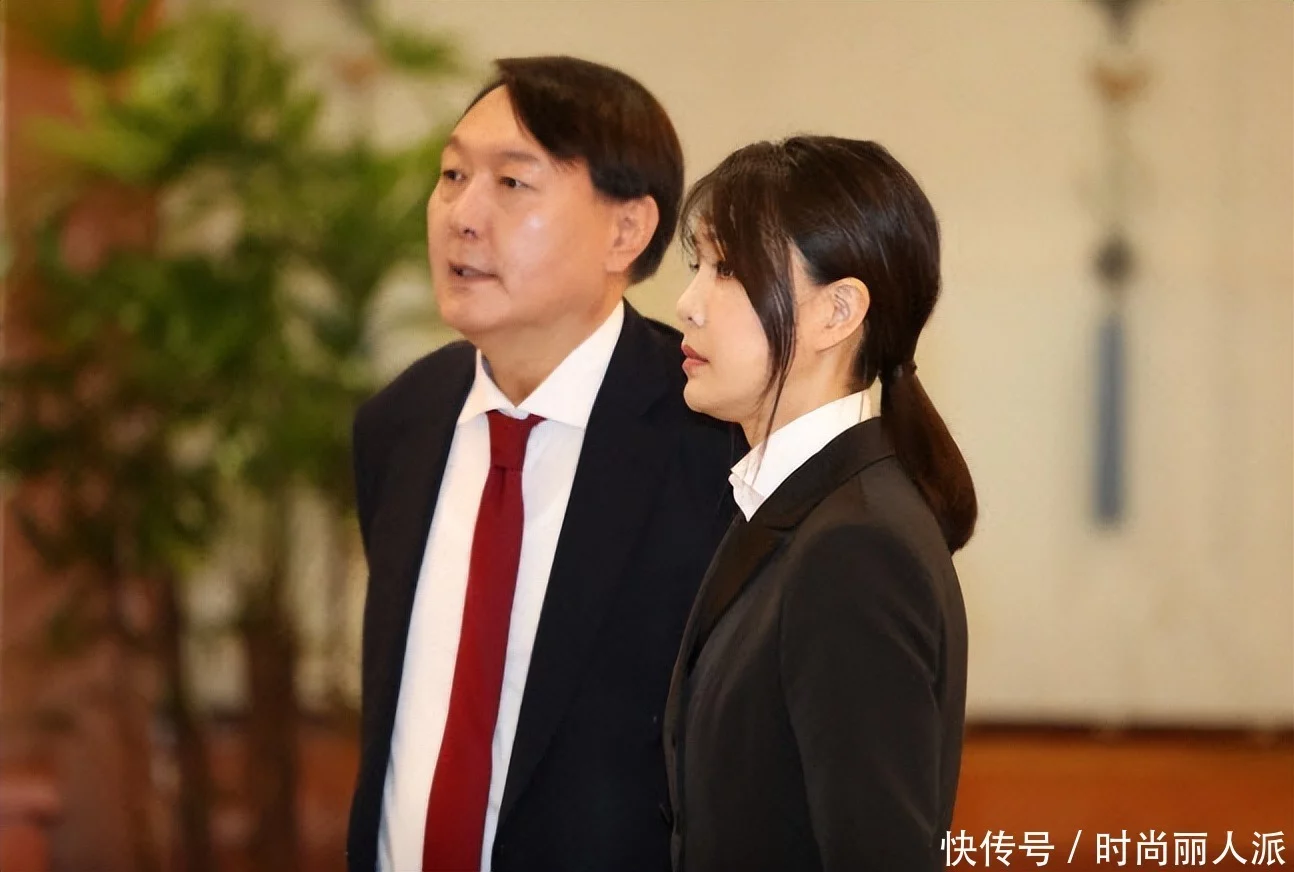 6park Com 最美韩国第一夫人金建希罕见素颜亮相 穿t恤好嫩 不化妆也好美