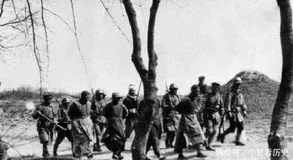 跪拜|日本人准备攻击一个村子,看到一物后立即跪拜,随后选择撤退!