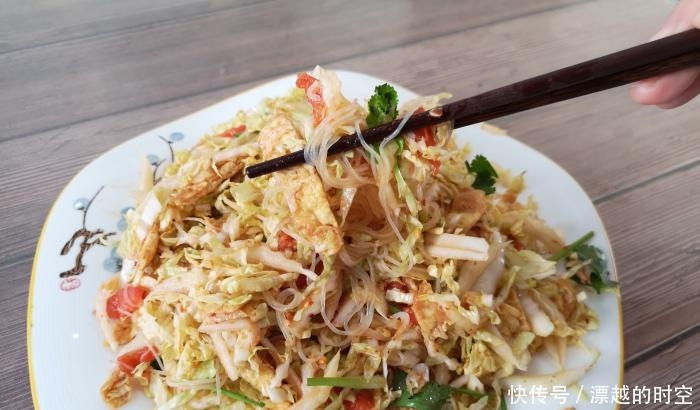 宅家21天,媳妇天天只给吃白菜,老公发朋友圈诉苦,朋友知足吧