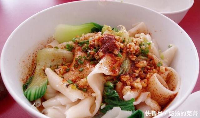 泼面|油泼面的面片这样做才最正宗,劲道爽滑特好吃,一勺油下去太香了