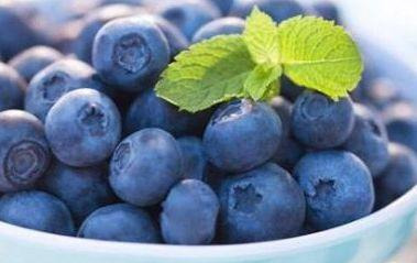 呵护|人到中年不妨常吃3种食物，美白护肤，呵护视力，肌肤水嫩又光滑