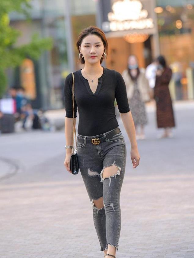 也许|“婴儿肥”不能按正常穿搭来,吊儿郎当也许能有修身效果!