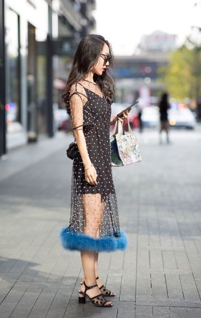 街拍：小姐姐时尚美搭，告诉你大长腿就这么穿，时尚优雅