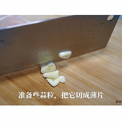 只需3分钟，就可以做出颜色翠绿，口感清甜的蒜香菜心