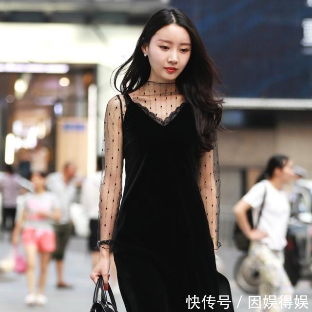 街拍小姐姐穿着黑色网纱的仙女裙,太有感染力了